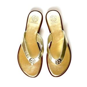 Tory Burch Benton Gold Leather Thong Sandals NWOB Size 7